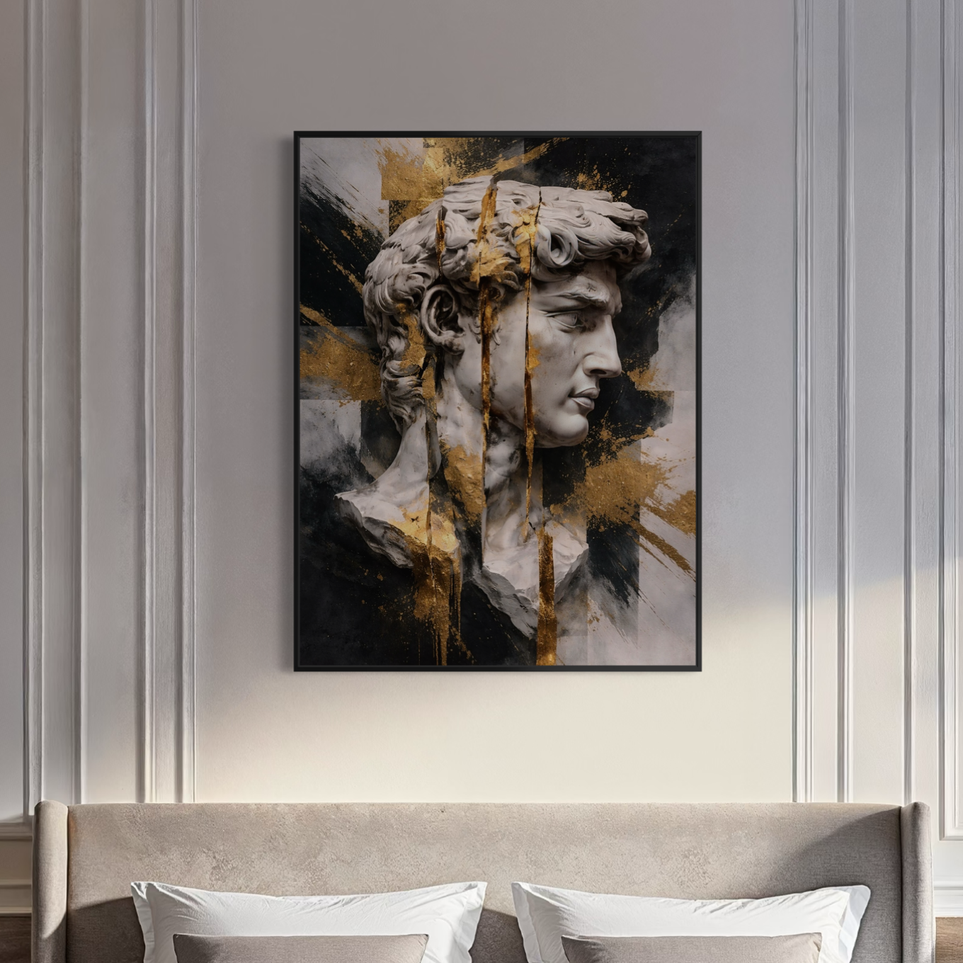 Tableau Mémoire Antique dans un intérieur contemporain tableau sculpture antique moderne avec détails dorés dans une chambre contemporaine élégante