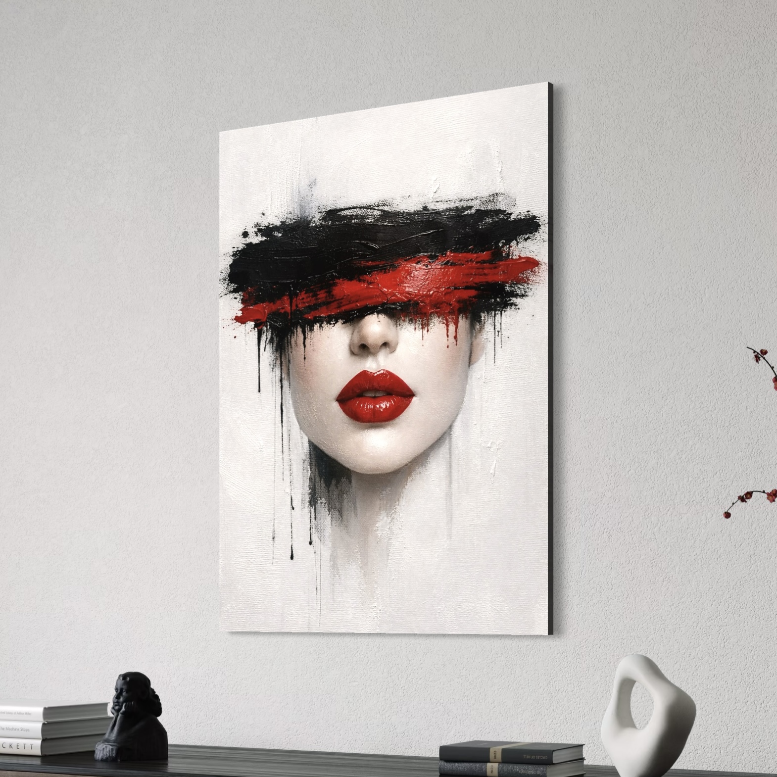 Tableau femme abstrait moderne Rouge Silence tableau femme abstrait noir et rouge dans un intérieur minimaliste contemporain