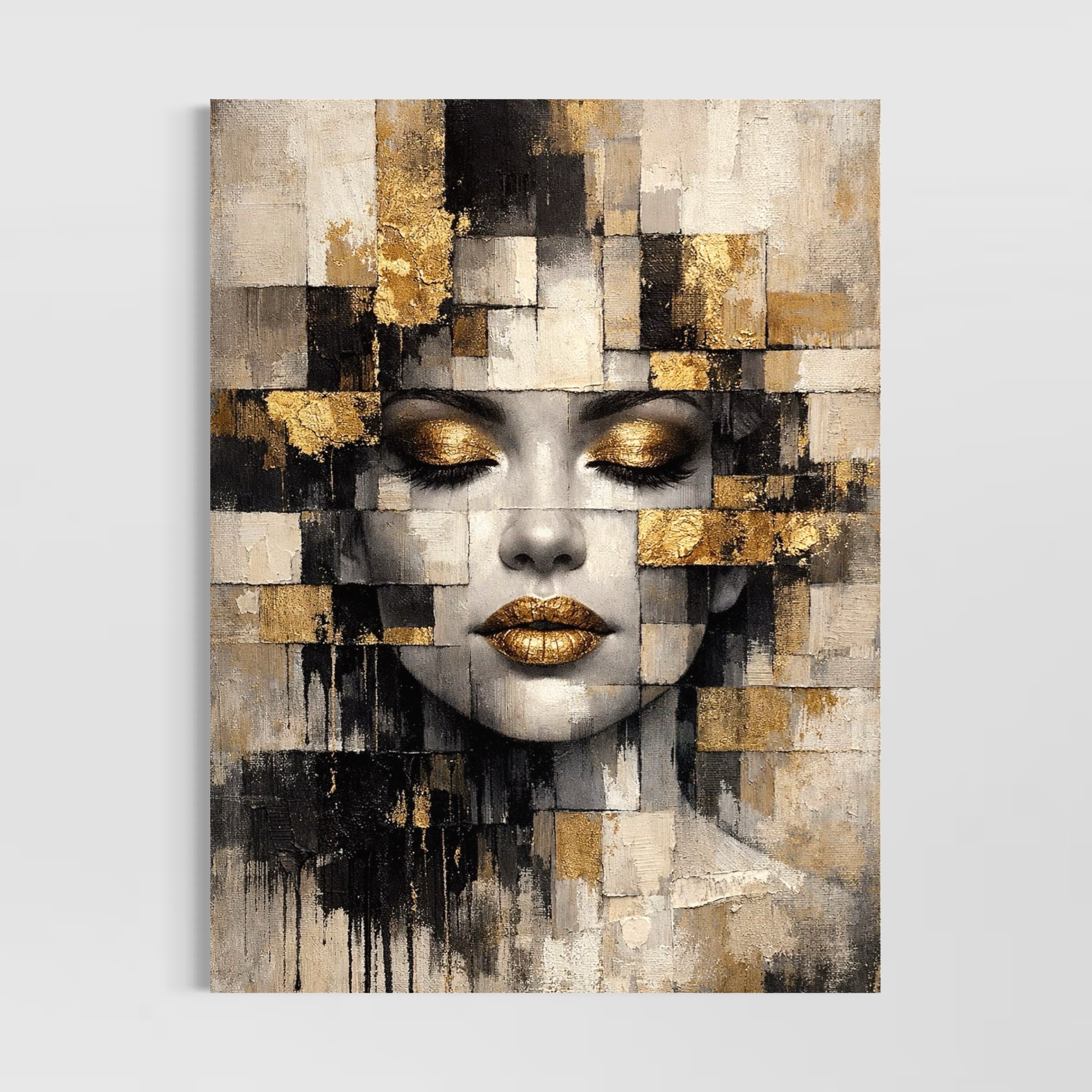 Tableau abstrait moderne représentant un visage féminin artistique avec textures géométriques et touches dorées
