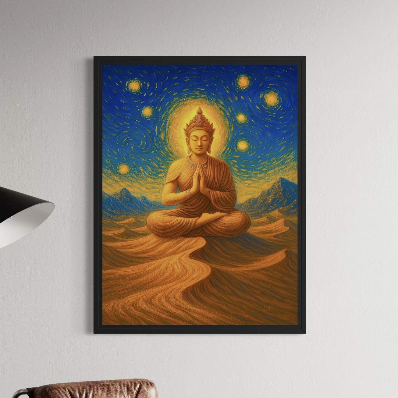 Tableau Bouddha Mirage Sacré - Art Spirituel et Méditation | SPEKTRA Détail du tableau Mirage Sacré montrant le bouddha méditant illuminé par une aura dorée au cœur d'un désert aux nuances bleu et or.