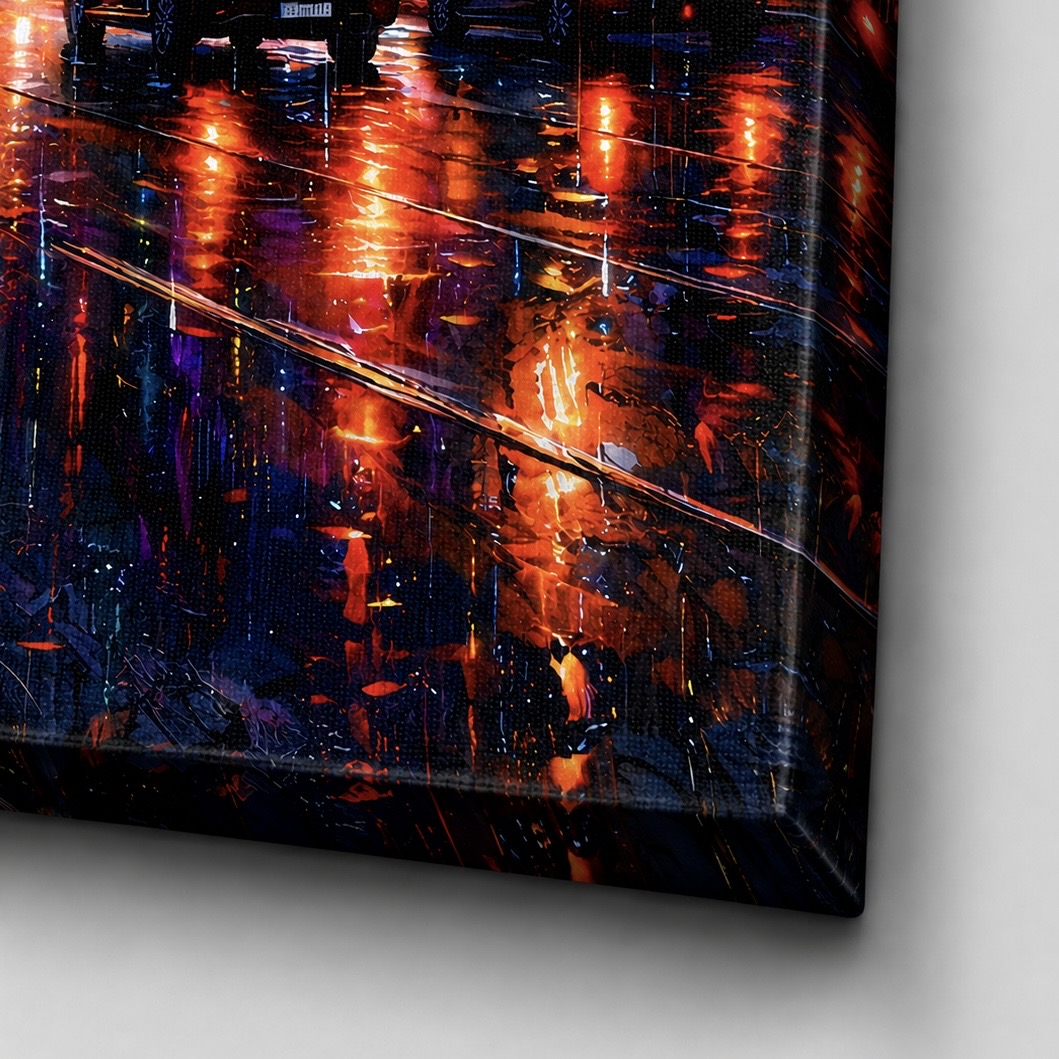 Tableau Ville de Nuit – Nuit Électrique Détail de la toile Nuit Électrique mettant en valeur la texture du canvas, les reflets néon sur la route mouillée, les lumières urbaines et la finition premium du tableau.
