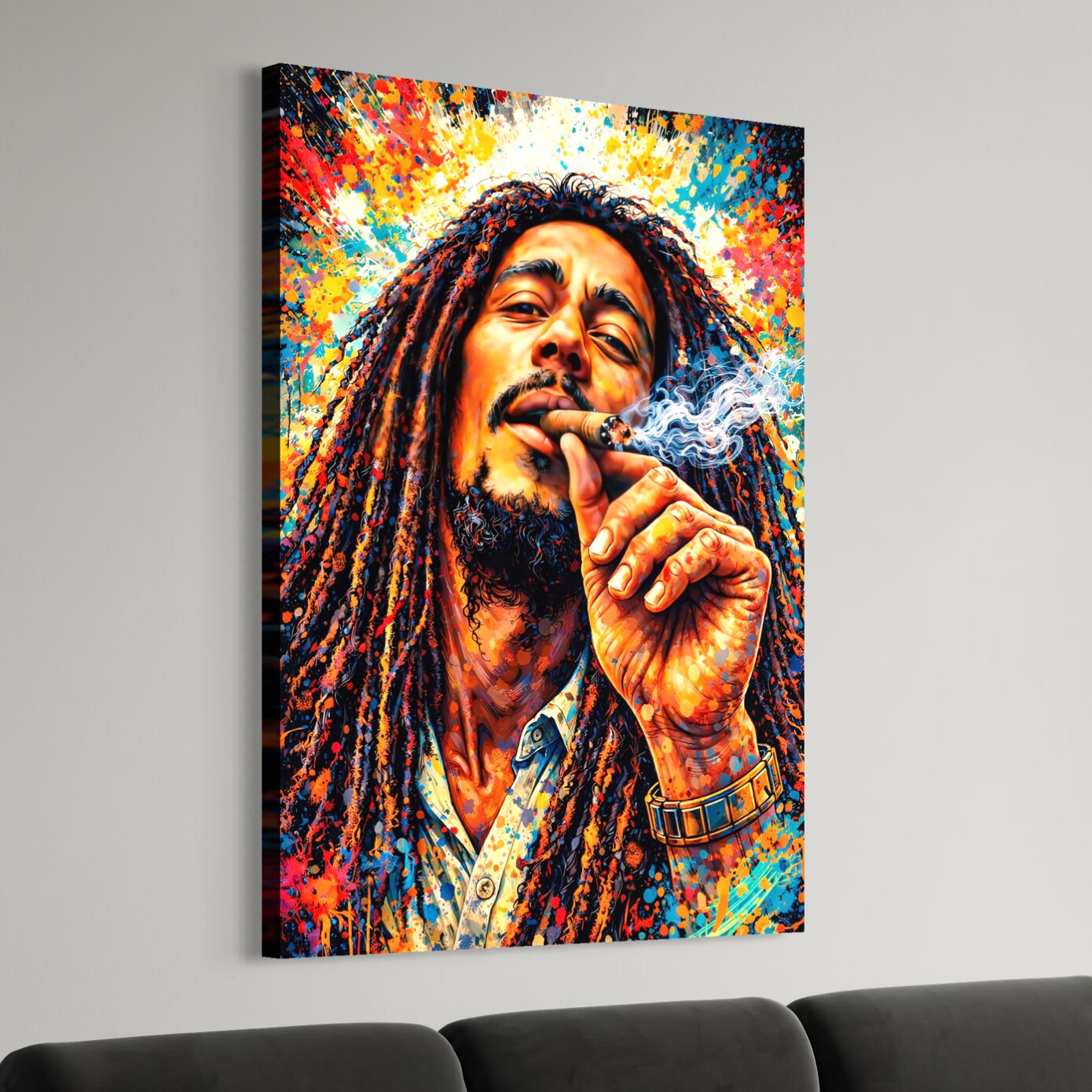 Toile murale Marley Spirit inspirée de Bob Marley représentant un portrait reggae rasta coloré avec dreadlocks, fumée blanche, éclats de peinture et énergie musicale dans une décoration de salon moderne.