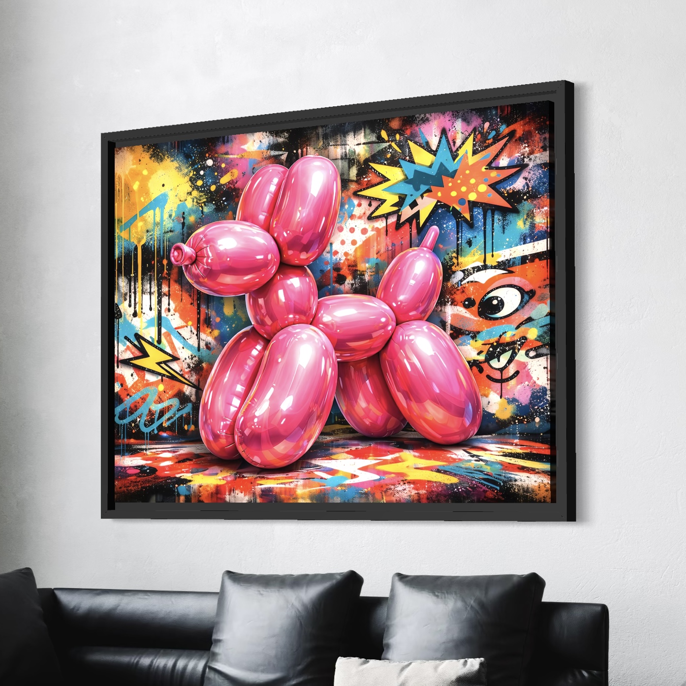 Vue latérale du tableau Pink Icon encadré noir représentant un chien ballon rose brillant, avec fond graffiti coloré, style pop art et ambiance street art dans un salon moderne.