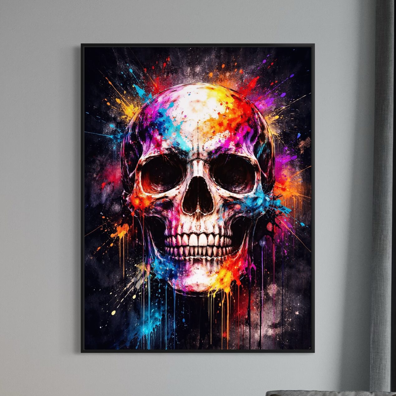 Tableau Crâne Coloré Street Art – Fracas Silencieux Tableau crâne coloré Fracas Silencieux encadré noir, avec éclaboussures de peinture multicolores, coulures lumineuses et fond sombre pour une chambre moderne.