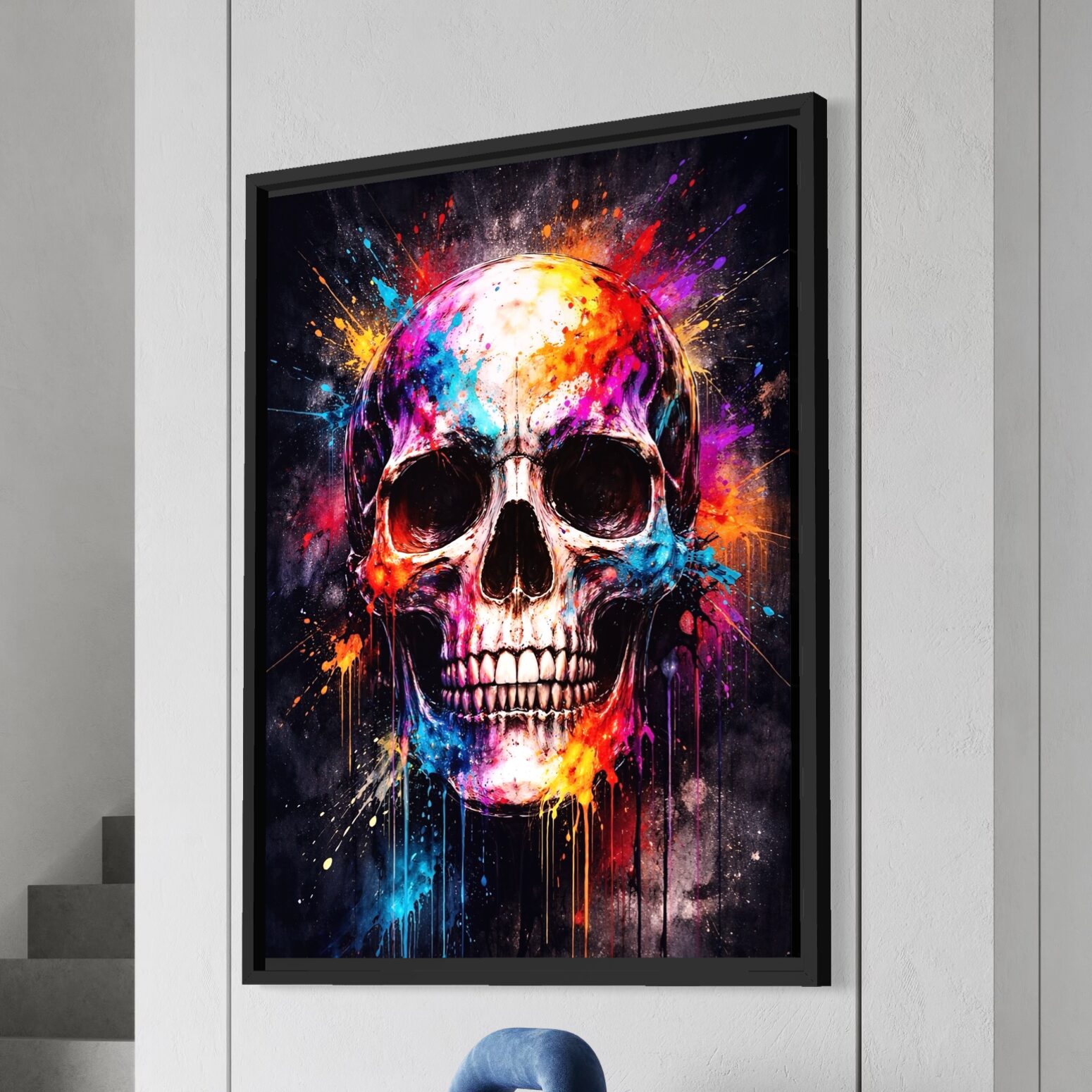 Tableau Crâne Coloré Street Art – Fracas Silencieux Tableau crâne coloré Fracas Silencieux encadré noir, avec éclaboussures de peinture multicolores, coulures lumineuses et style street art dans une entrée moderne.