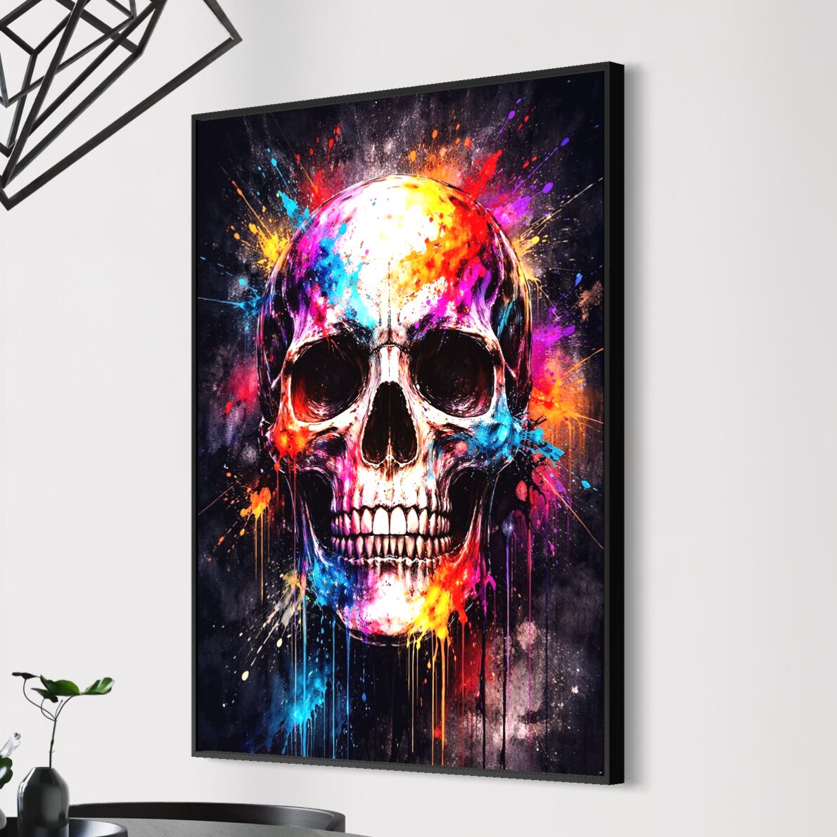 Tableau Crâne Coloré Street Art – Fracas Silencieux Vue latérale du tableau Fracas Silencieux encadré noir, représentant un crâne coloré avec éclaboussures multicolores, coulures de peinture et style street art dans un salon moderne.