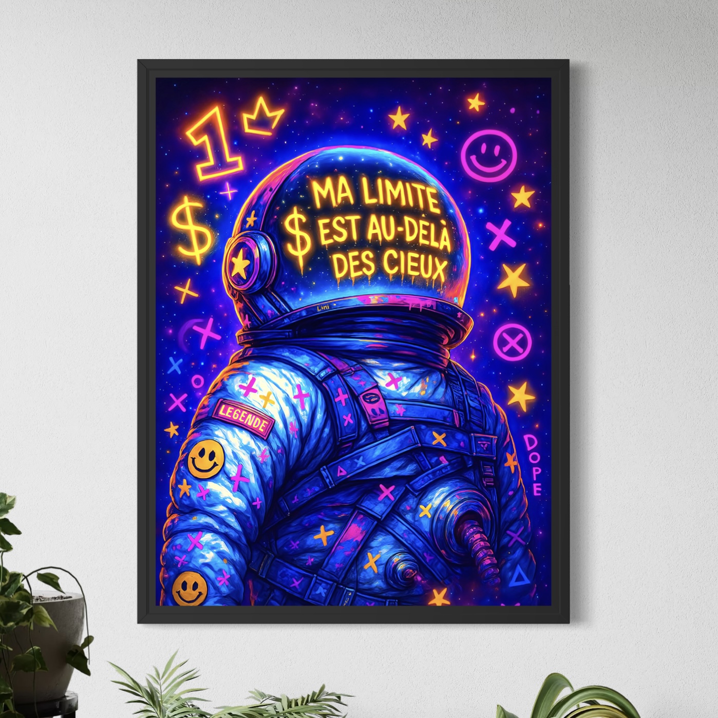 Tableau Horizon Infini – Astronaute Pop Art et Ambition | SPEKTRA Tableau Horizon Infini encadré représentant un astronaute pop art avec citation motivante, étoiles lumineuses et couleurs néon dans une décoration intérieure moderne