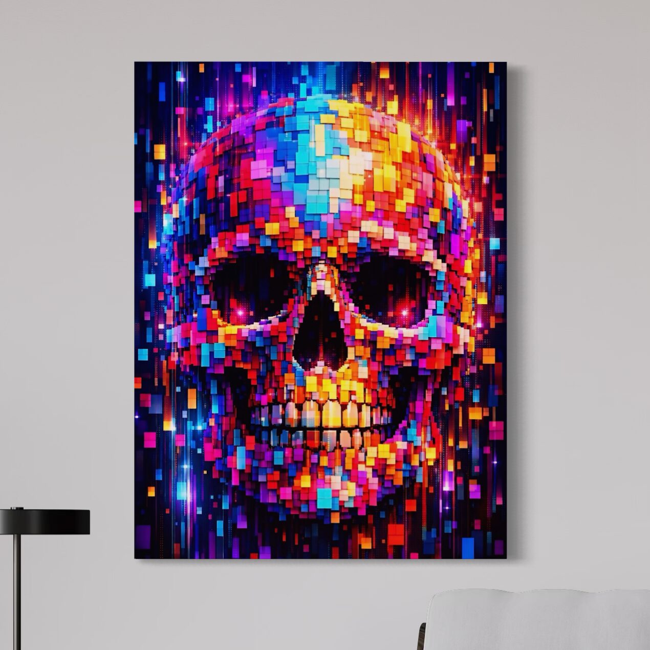 Tableau Memento Pixel présenté dans un salon contemporain, représentant un crâne coloré en pixel art lumineux avec des carrés rouges, bleus, jaunes et roses.
