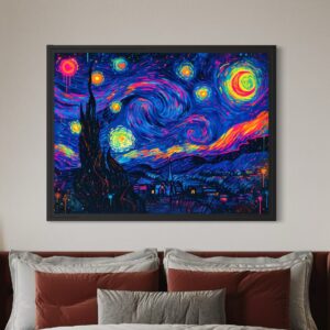 Tableau L'Écho des Étoiles inspiré de La Nuit Étoilée de Van Gogh installé au-dessus d’un lit dans une chambre moderne avec cadre noir.