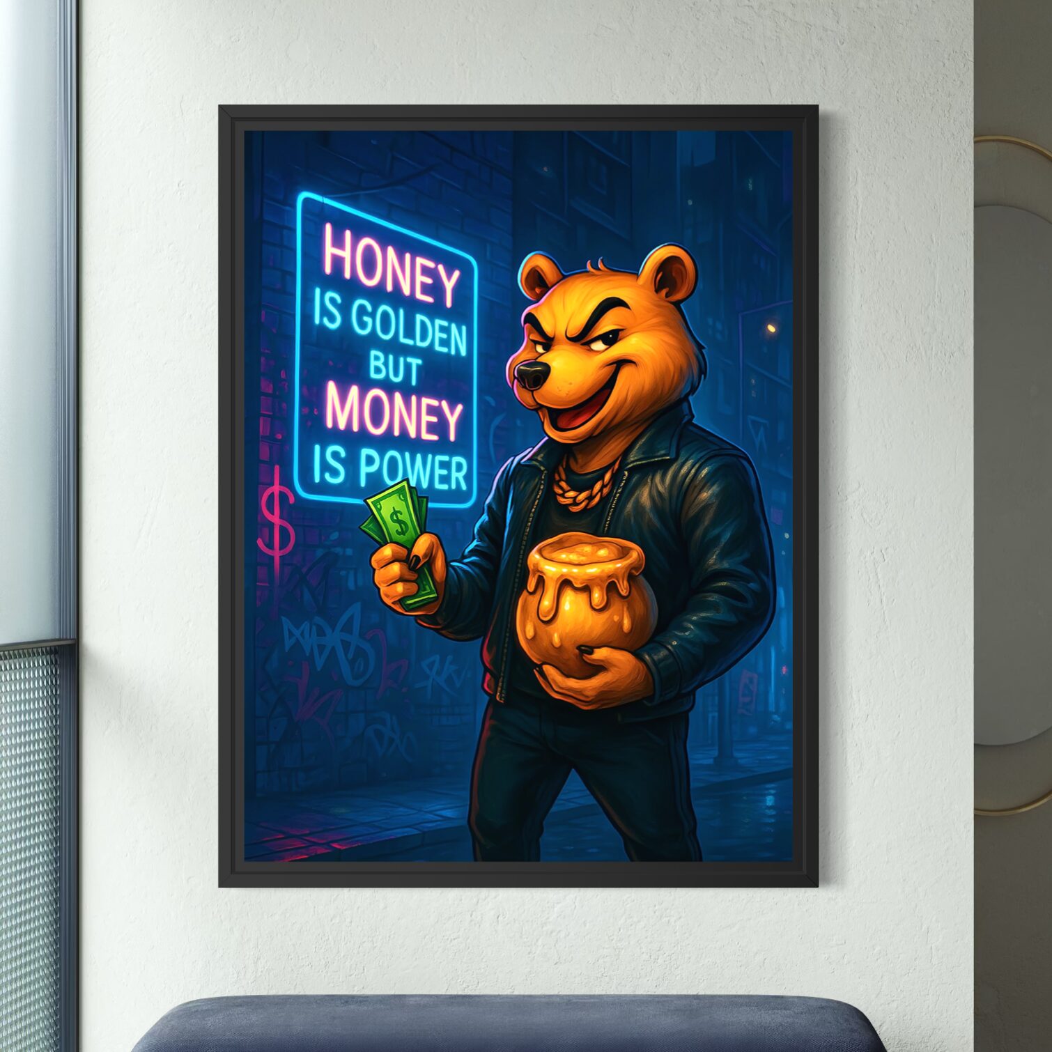 Tableau street art Honey Money représentant un ours tenant des billets et un pot de miel devant une enseigne néon dans une ambiance urbaine pop art contemporaine.