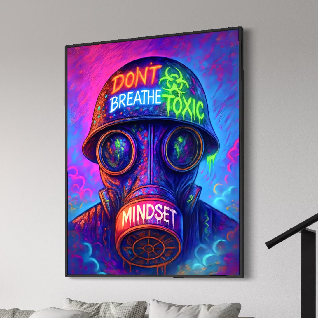 Tableau street art Toxic Mindset avec masque à gaz néon présenté dans un cadre design contemporain noir