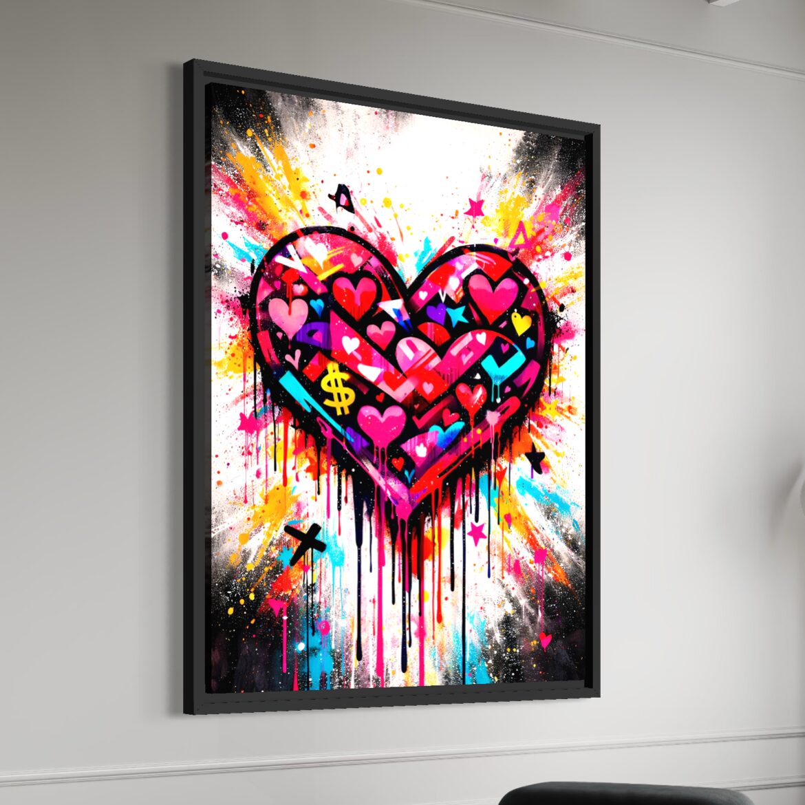 Vue latérale du tableau encadré noir Cœur Rebelle représentant un cœur graffiti coloré avec coulures de peinture, éclats pop et énergie street art dans une atmosphère urbaine contemporaine.