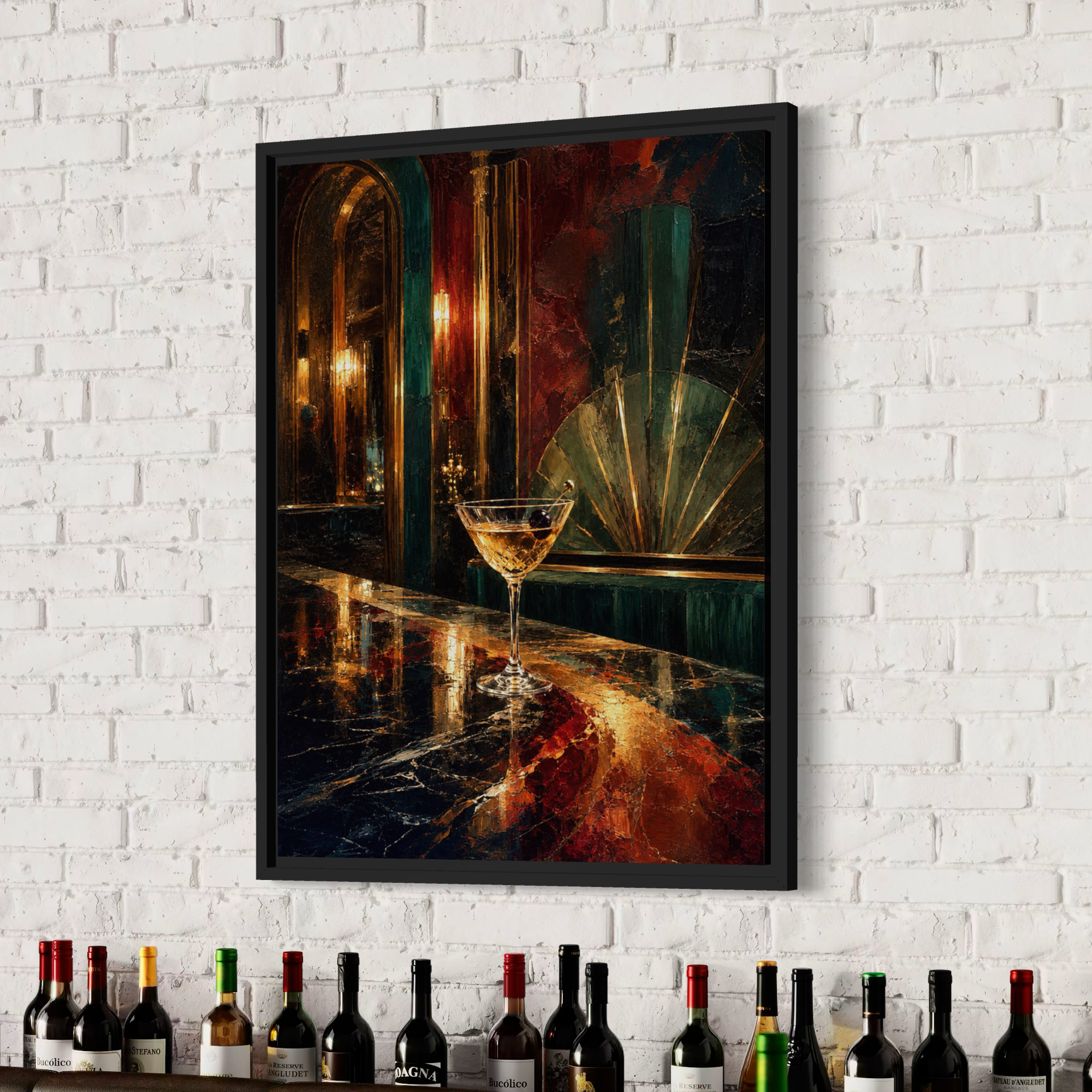 Tableau bar Art déco – Minuit Palace, décoration murale élégante et rétro Tableau Minuit Palace encadré dans un bar à vin avec bouteilles et décor Art déco élégant