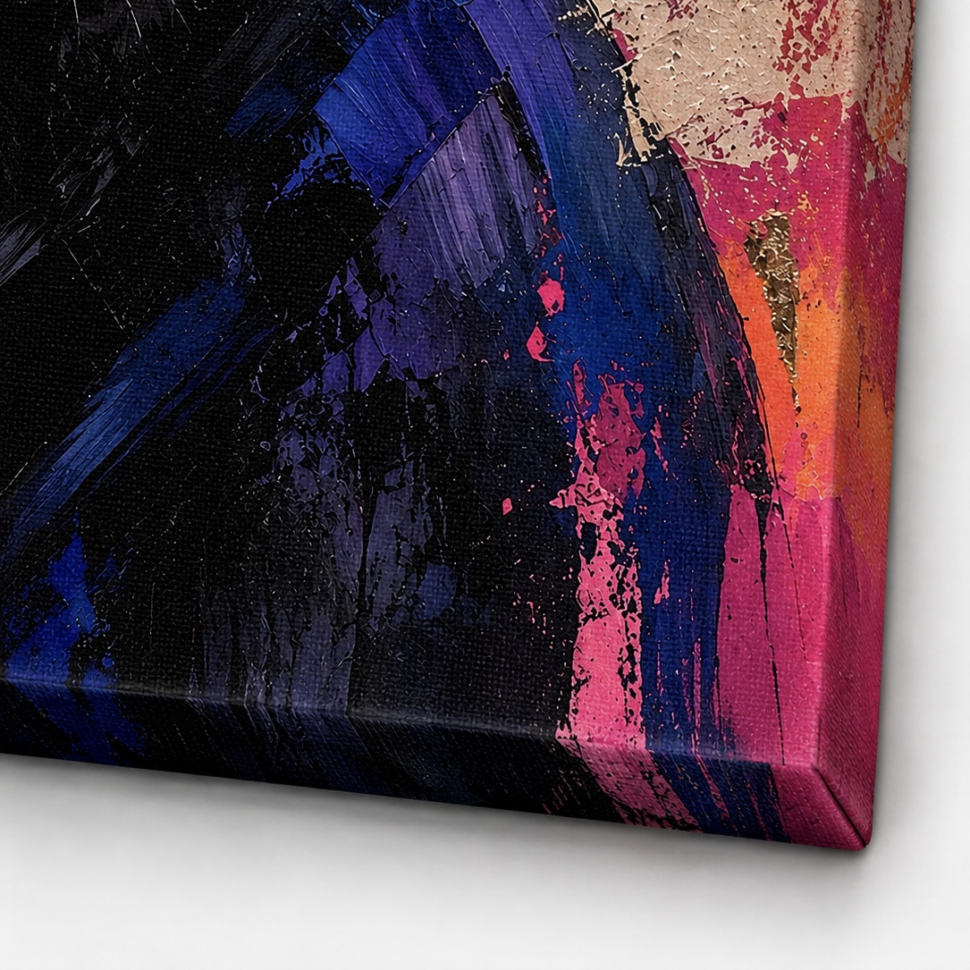 Détail de la texture du tableau Félin Royal représentant une panthère noire aux couleurs bleu, rose et doré
