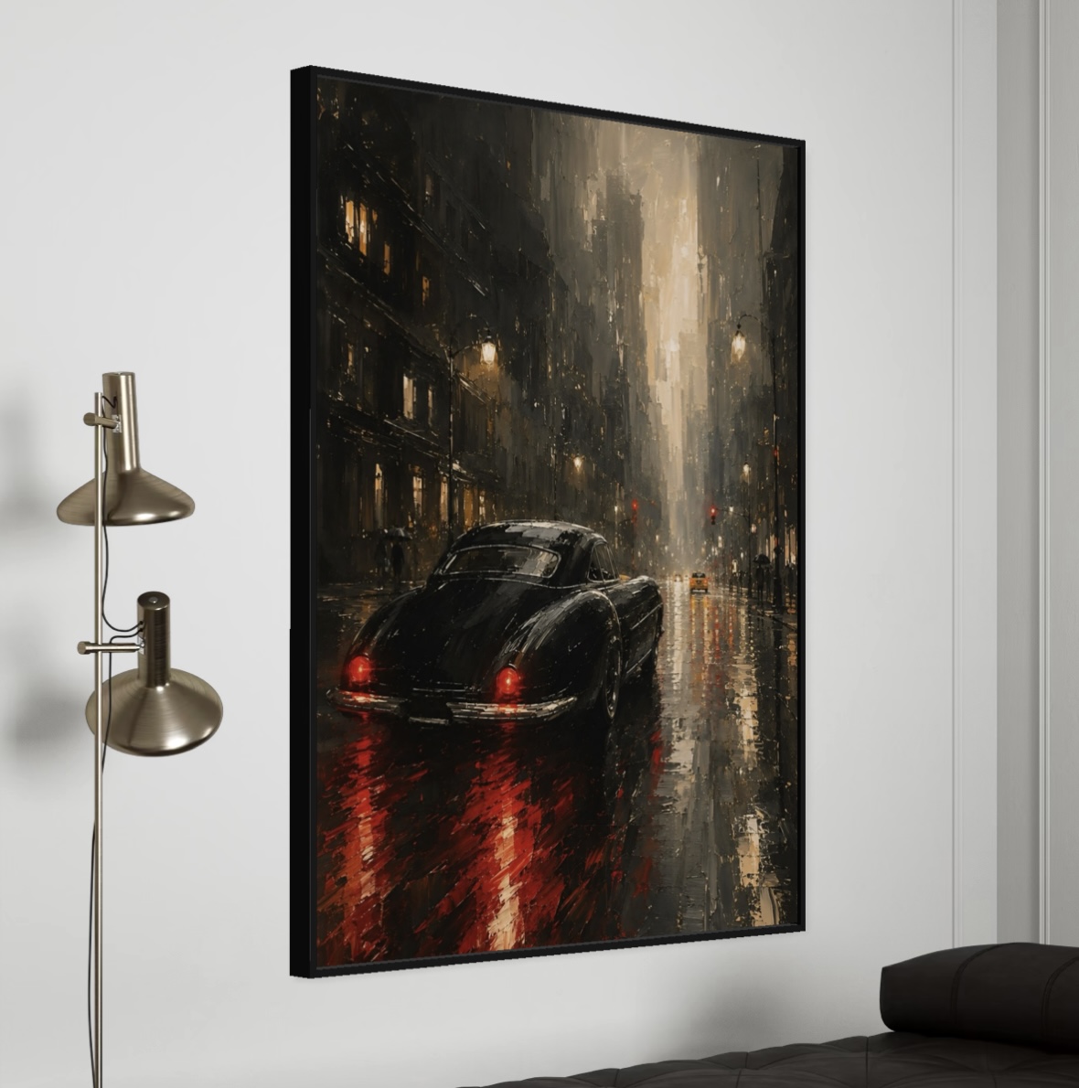 Minuit Manhattan – tableau New York avec voiture noire sous la pluie Tableau Minuit Manhattan avec voiture noire présenté dans un intérieur contemporain design