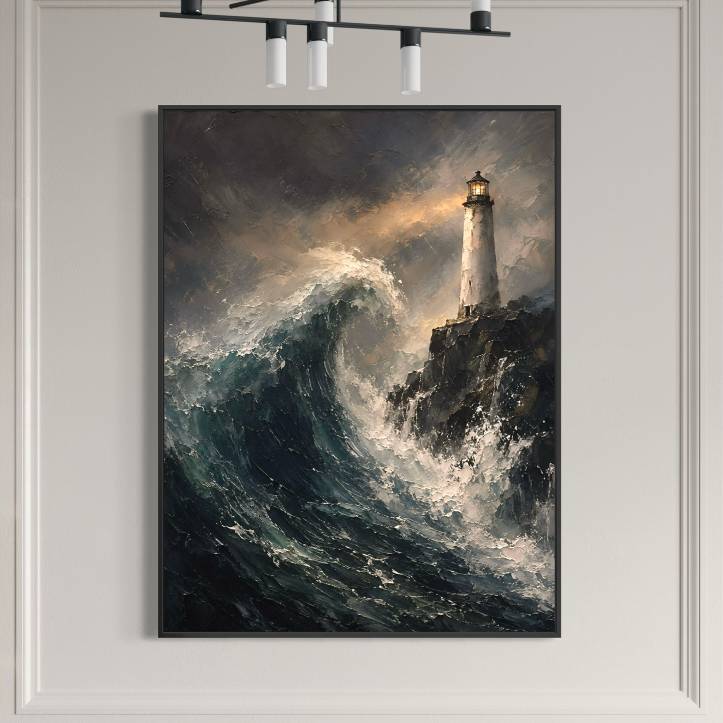 Océan Noir – Tableau phare et mer Tableau phare et mer Océan Noir encadré en noir sur un mur élégant, avec une immense vague sombre et un phare éclairé.