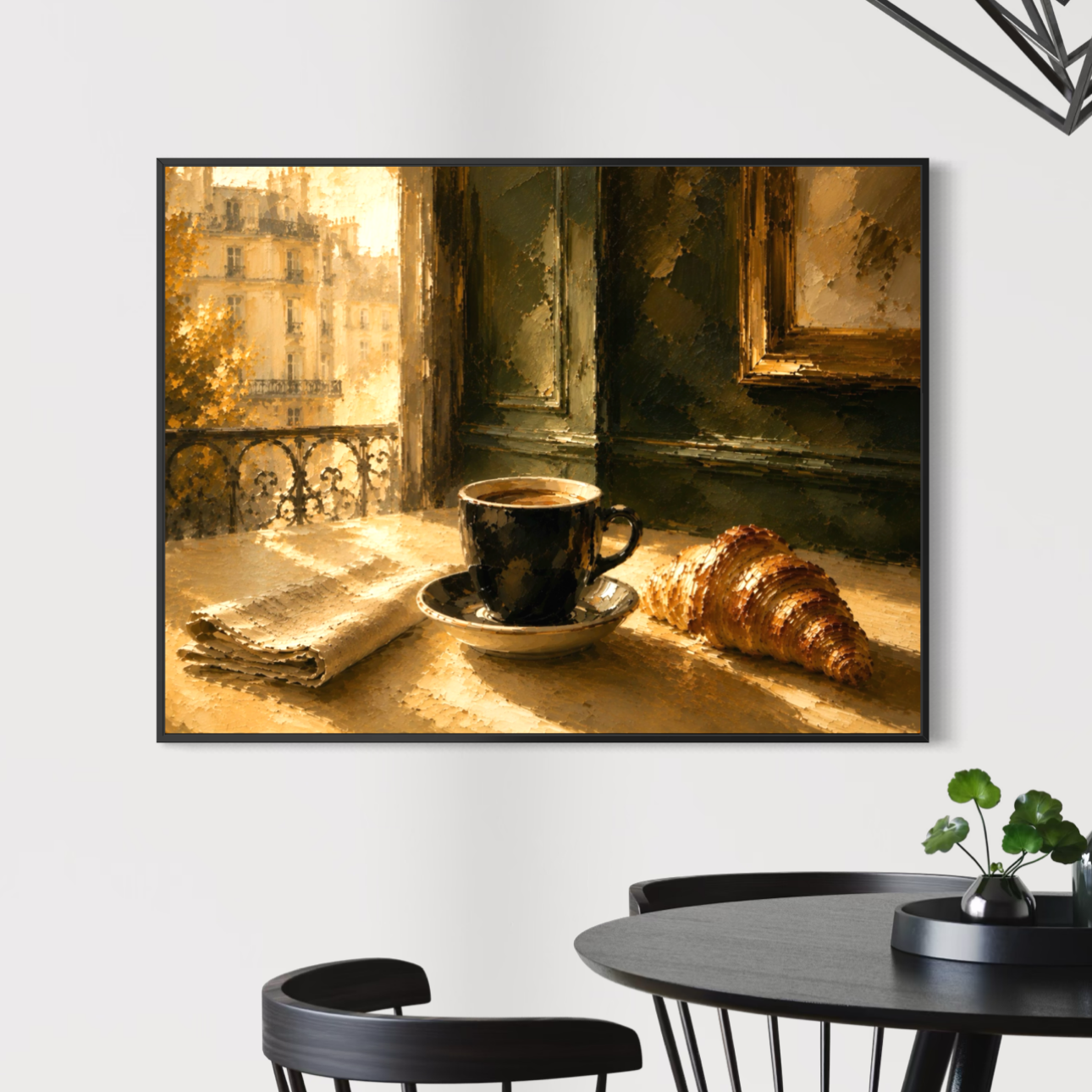 Paris Matin – Tableau café et croissant à Paris Tableau café parisien Paris Matin encadré en noir dans une salle à manger contemporaine, avec tasse de café, croissant et façades de Paris.